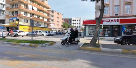 Kuşadası’nda yaya geçidi denetiminde 81 sürücüye ceza