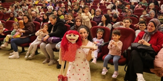 Kütahya’da ’Ecem ile Çilek Vantrolog Gösterisi’ne çocuklardan ilgi