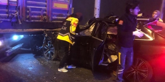 Kütahya’da feci kaza: Tıra arkadan çarpan otomobildeki 4 kişi hayatını kaybetti