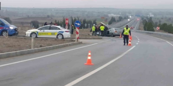 Kütahya’da otomobil ile traktör çarpıştı: 2 yaralı