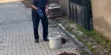 Kütahya’da yaşlı adamdan çevreye örnek temizlik dersi