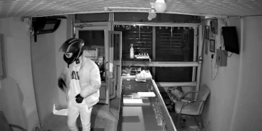 Kuyumcudan 5-6 kilo altın çaldılar, parasıyla lüks araç satın aldılar