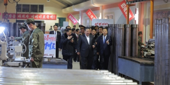 Kuzey Kore lideri Kim, füze ve top mermisi üretimini artırma talimatı verdi