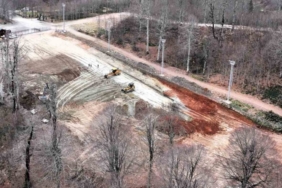 Kuzuyayla kızak pistine 100 metrelik kapalı yürüyen bant sistemi kuruluyor