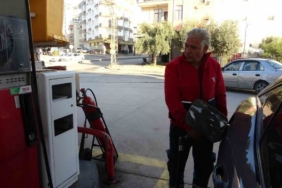 LPG pompası takılıyken hareket eden araca pompacı son anda müdahale etti