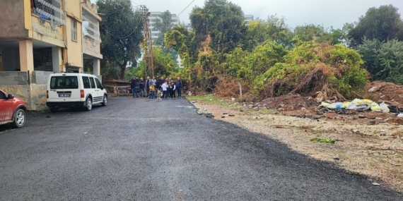 Mahallenin yol ve yeşil alanı belediye tarafından bir türlü yapılmadı