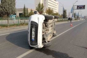 Malatya’da hafif ticari araç ile otomobil çarpıştı: 3 yaralı