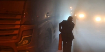 Malatya’da seyir halindeki tır alev aldı