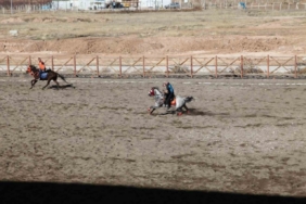 Malatya’nın Yazıhan ilçesinde ata sporu atlı cirit yaşatılıyor