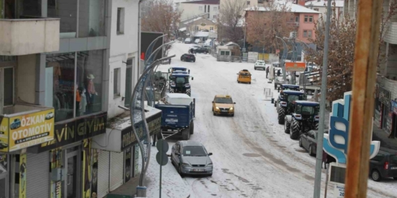 Malazgirt’te kar yağışı