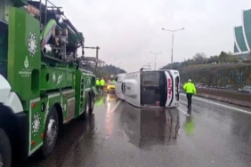 Maltepe’de servis minibüsü devrildi: 5 yaralı