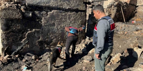 Manisa’da 5 evin kül olduğu yangında ölen kadının cenazesine ulaşıldı