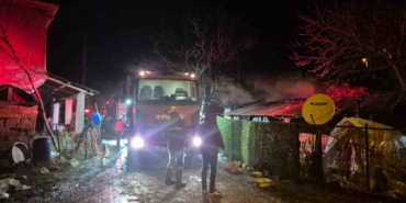 Manyas’ta tek katlı ev alevlere teslim oldu