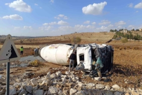 Mardin’de devrilen beton mikserinin sürücüsü yaralandı