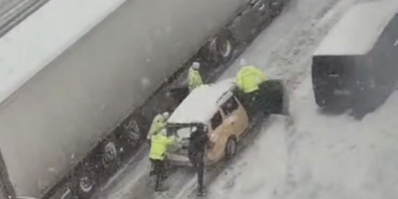 Mardin’de kar değil, kardeşlik manzaraları