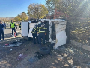 Mardin’de otomobil devrildi: 3 yaralı