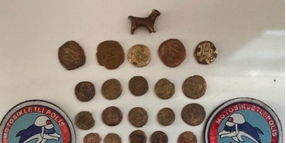 Mardin’de tarihi eser operasyonu: 45 sikke ve hayvan figürlü heykel ele geçirildi