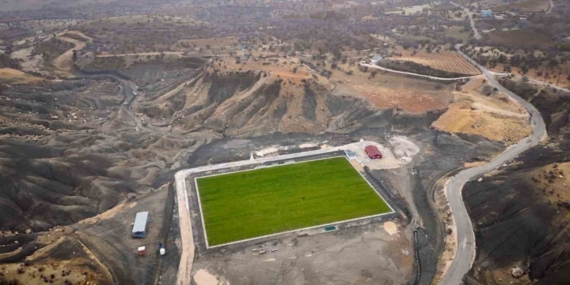 Mardin’de UEFA standartlarında çim yüzeyli futbol sahasında sona gelindi