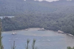 Marmaris’te 3 tekne karaya oturdu