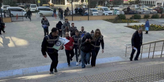 Masaj salonlarında fuhuş operasyonunda 5 tutuklama