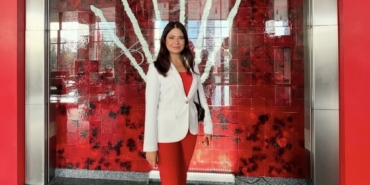 Meclis üyesini sıkıştırıp, aracı yumrukladı… O anlar kameraya yansıdı