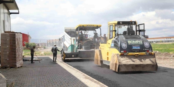 Melikgazi Belediyesi 2025 yılı asfalt sezonu boyunca 80 kilometre yol yaptı