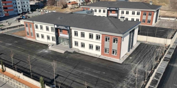 Melikgazi Belediyesi, 3 mahalleye birden hizmet edecek okullarda sona geldi