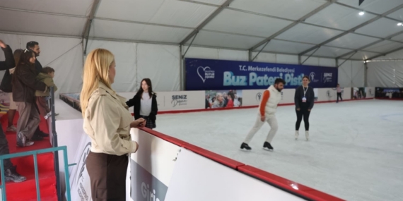 Merkezefendi’de buz pateni pisti açıldı