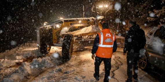 Mersin Büyükşehir Belediyesi, kar yağışına karşı 13 ilçede 7/24 teyakkuzda
