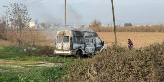 Mersin’de minibüs yangını