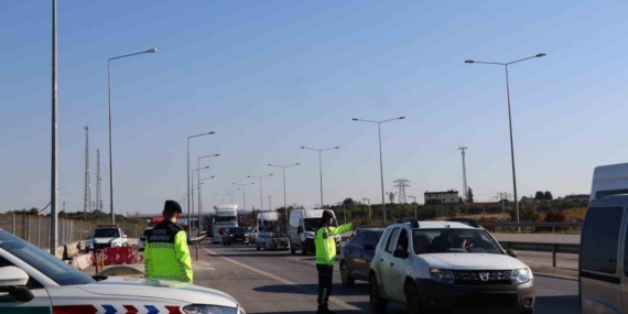 Mersin’de otoyollarda trafik denetimleri aralıksız sürüyor