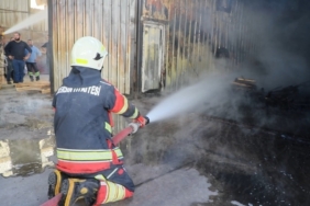 Mersin’de palet imalathanesinde çıkan yangın kontrol altına alındı