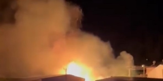 Mersin’de sazlık alandaki yangın söndürüldü: Bir sera zarar gördü