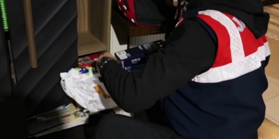 Mersin’de sosyal medya dolandırıcılarına jandarma operasyonu