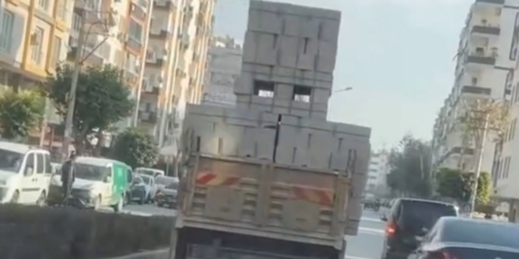 Mersin’de tehlikeli yükleme yapan kamyon sürücüsüne ceza yağdı