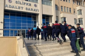Mersin’de tekneye kaçak sigara operasyonu: 6 tutuklama
