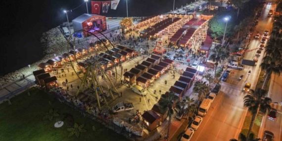 Mersin’de Yılbaşı Pazarı ışıl ışıl coşkuyla kapılarını açtı