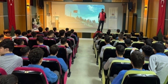 Meslek lisesi öğrencileri bağımlılıkla mücadele konusunda bilgilendirildi