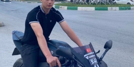 Mezarlıkta otomobilde 2 genç ölü bulundu, otomobilde isimleri yazılı şef bıçağı bulundu