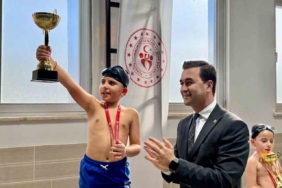 Midyat’ta özel sporcular için yüzme yarışması düzenlendi