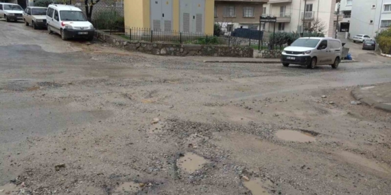 Milas’ta yağış sonrası yollar çamura döndü