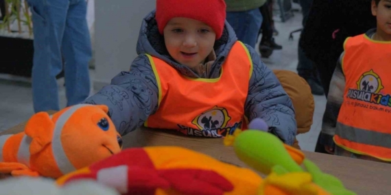 Minik ellerden, büyük destek eli