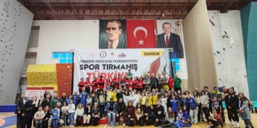 Minik sporcular şampiyonluk için tırmandı