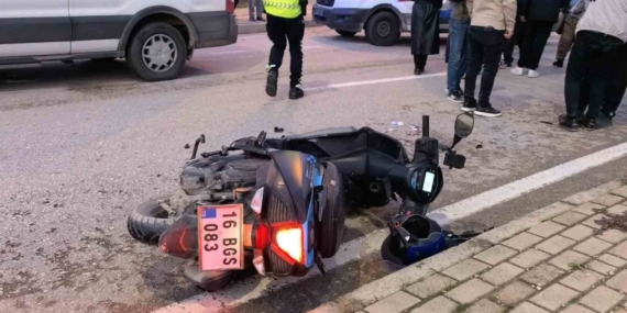Motosiklet kadına çarptı: 2 yaralı