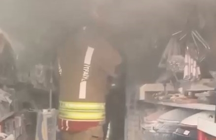 Motosiklet tamirhanesinde çıkan yangın söndürüldü