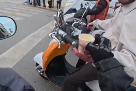 Motosikleti ile trafikte boza ikramı