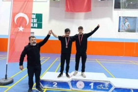 Mudanya Anadolu İmam Hatip Lisesi, güreşte zirveye oturdu