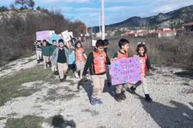 Mudurnu’da öğrenciler erozyon farkındalığı için yürüdü