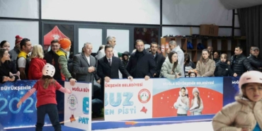 Muğla’da yeni yıl coşkusu buz paten pistiyle başladı