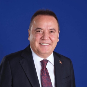 Muhittin Böcek hastaneye kaldırıldı